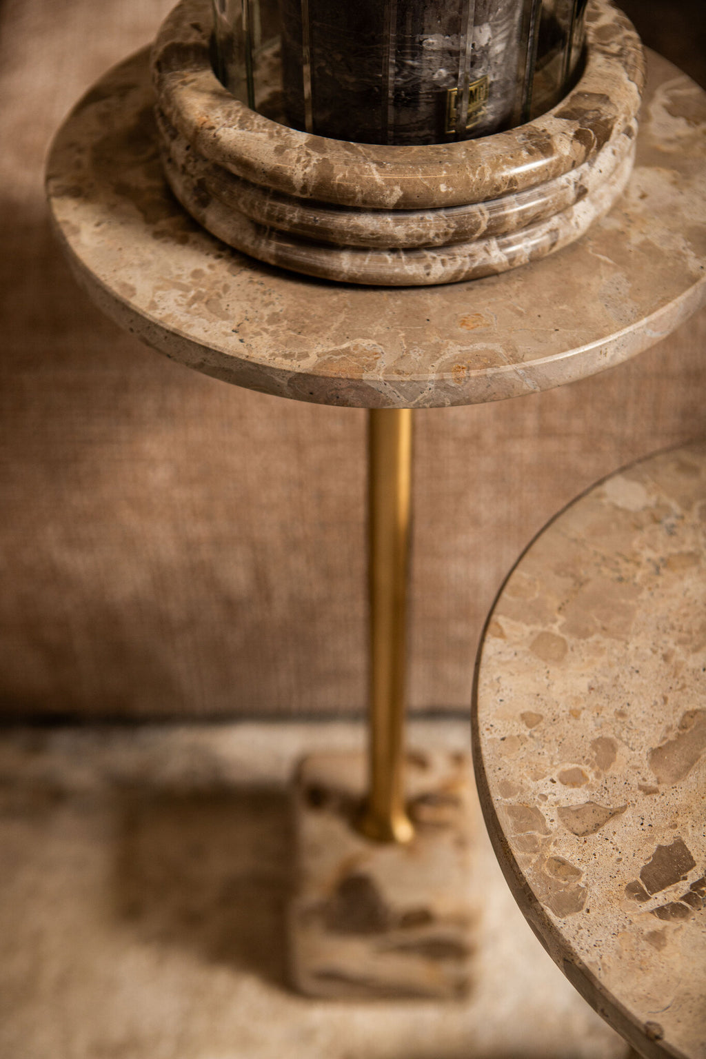 Ebe beige marmeren lage bijzettafel met rond blad