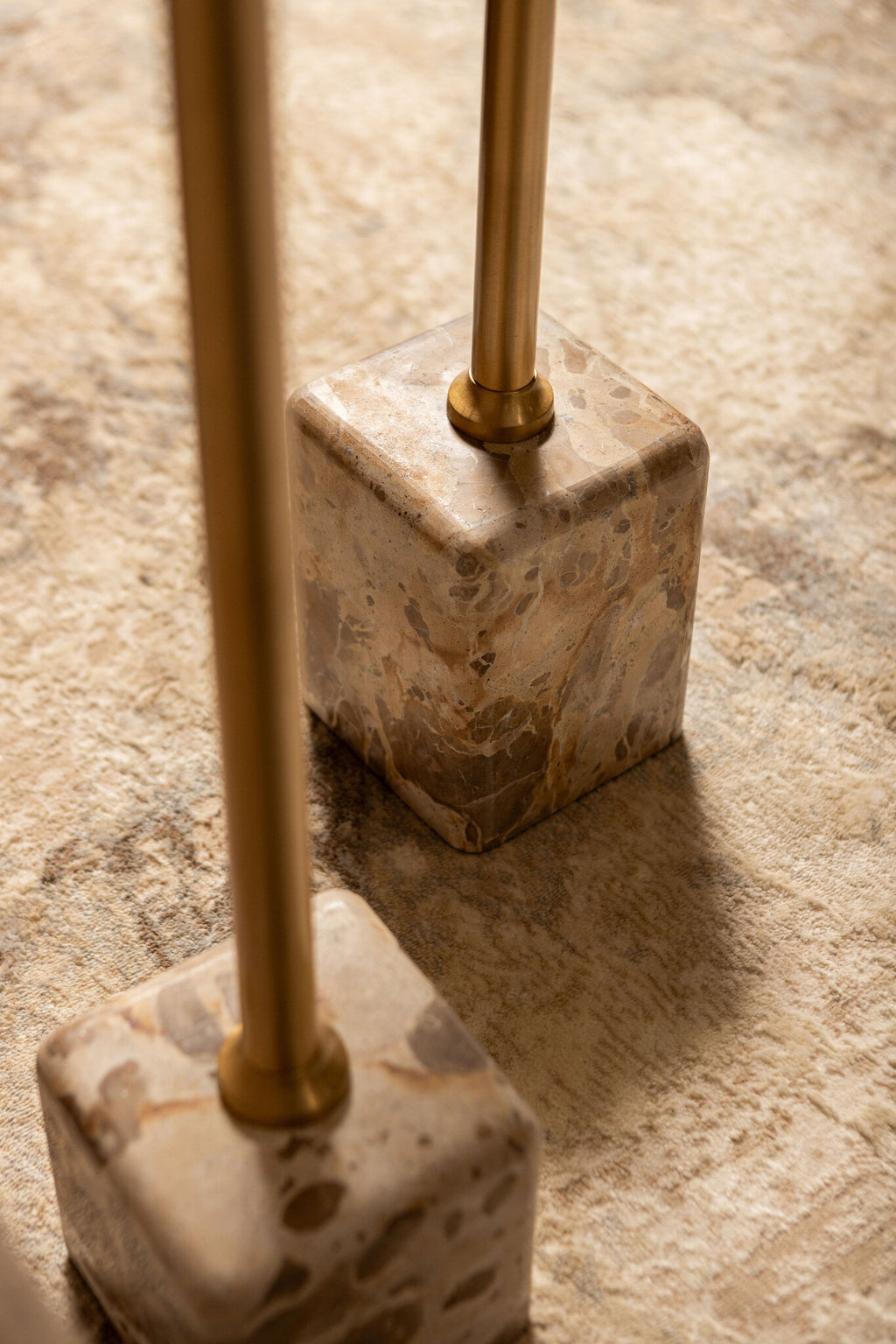 Ebe beige marmeren lage bijzettafel met rond blad